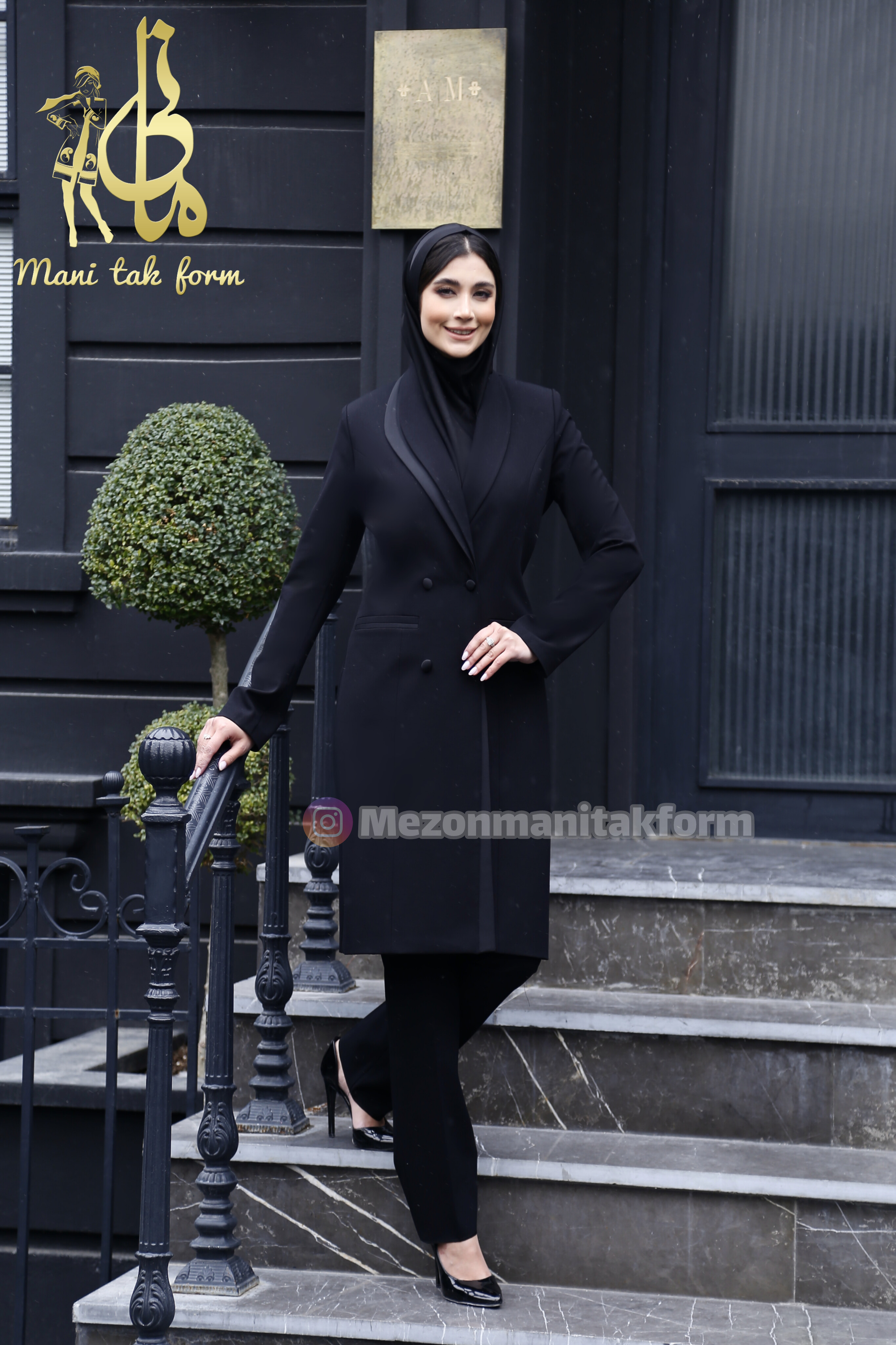    مانتو شلوار اداری مدل ساتین کد 8031  پارچه نخی بزیاق ترک. رنگبندی : مشکی و سورمه ای  رنگ دلخواه سایزبندی 36 - 46  قد مانتو : 98 در تمام سایزها در صورت سفارش عمده و تیراژ آماده میشود 