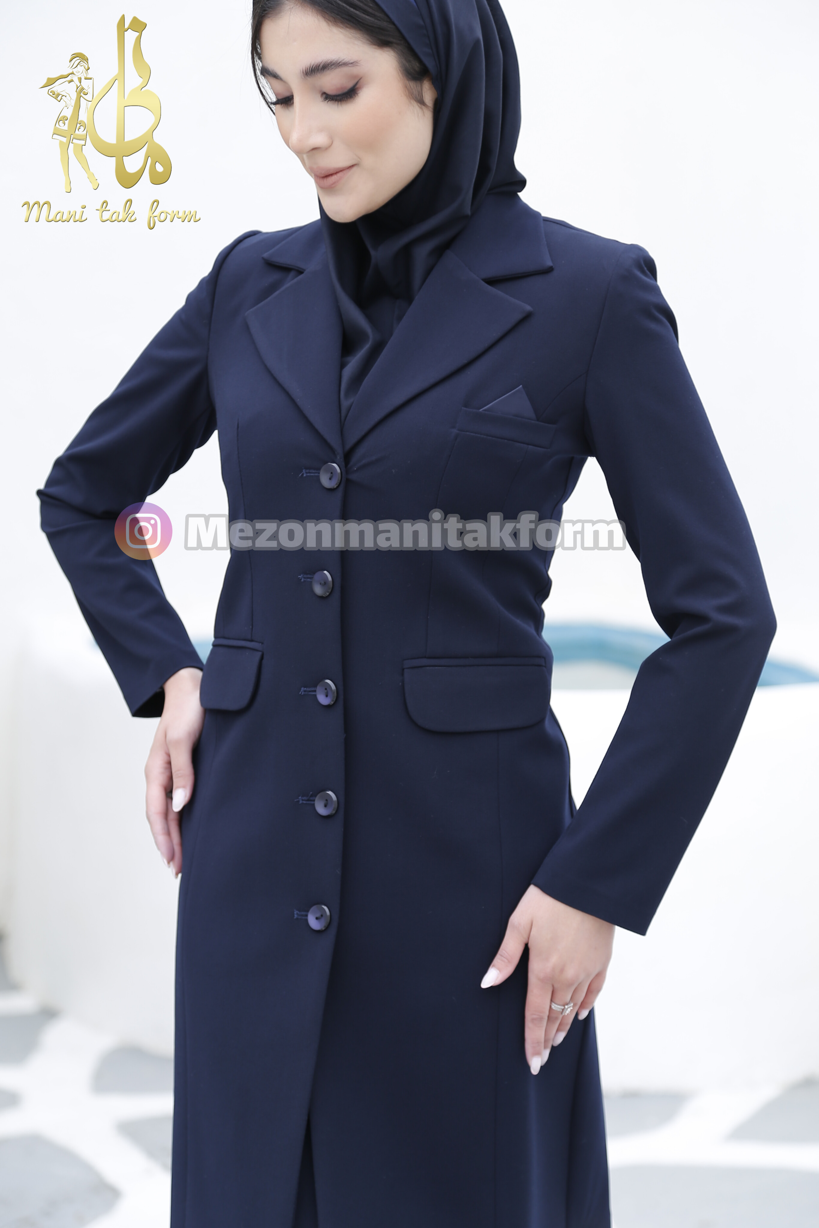   مانتو شلوار اداری مدل یقه انگلیسی 3021  پارچه نخی بزیاق ترک. رنگبندی : مشکی و سورمه ای. آبی. نوک مدادی رنگ دلخواه سایزبندی 36 - 46  قد مانتو : 98 در تمام سایزها در صورت سفارش عمده و تیراژ آماده میشود 