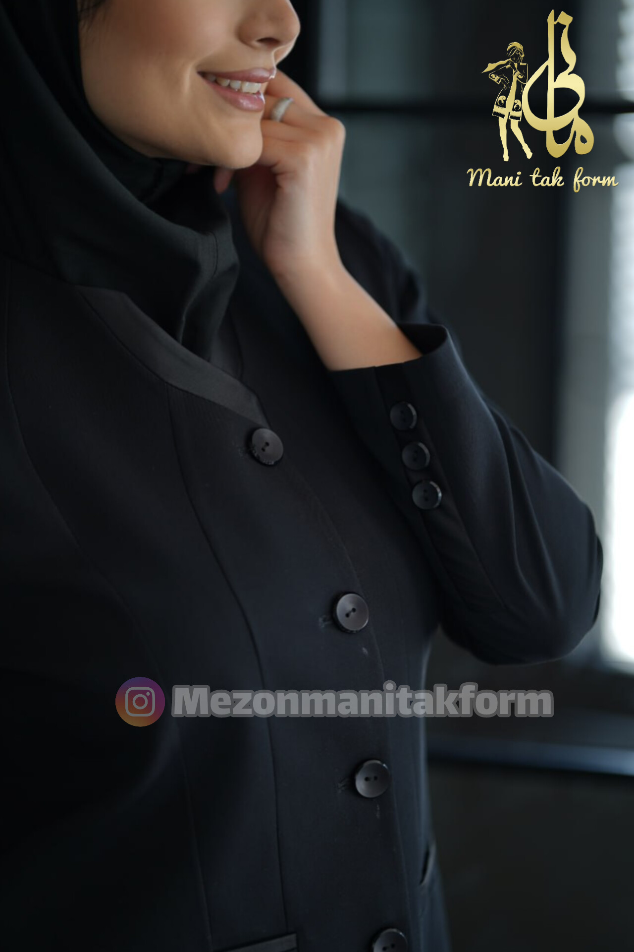  مانتو شلوار اداری مدل پارمیدا کد 4081پارچه نخی بزیاق ترک. کرپ کنزو و مرکوری زاپنرنگبندی : مشکی و سورمه ای. کرم و رنگ دلخواهسایزبندی 36 - 46قد مانتو : 98در تمام سایزها در صورت سفارش عمده و تیراژ آماده میشود 
