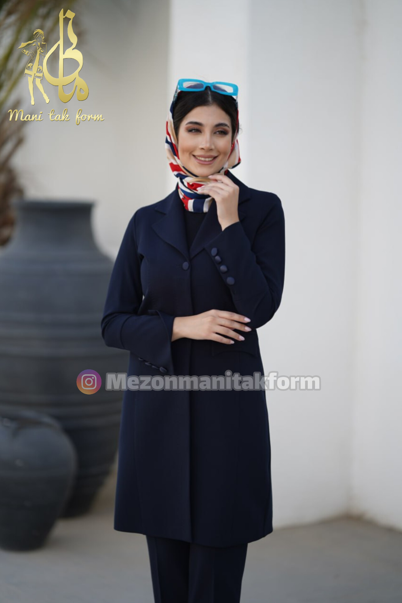    مانتو شلوار اداری مدل لاله کد 6033 پارچه نخی بزیاق ترک. رنگبندی : مشکی و سورمه ای. طوسی. آبی رنگ دلخواه سایزبندی 36 - 46  قد مانتو : 98 در تمام سایزها در صورت سفارش عمده و تیراژ آماده میشود 
