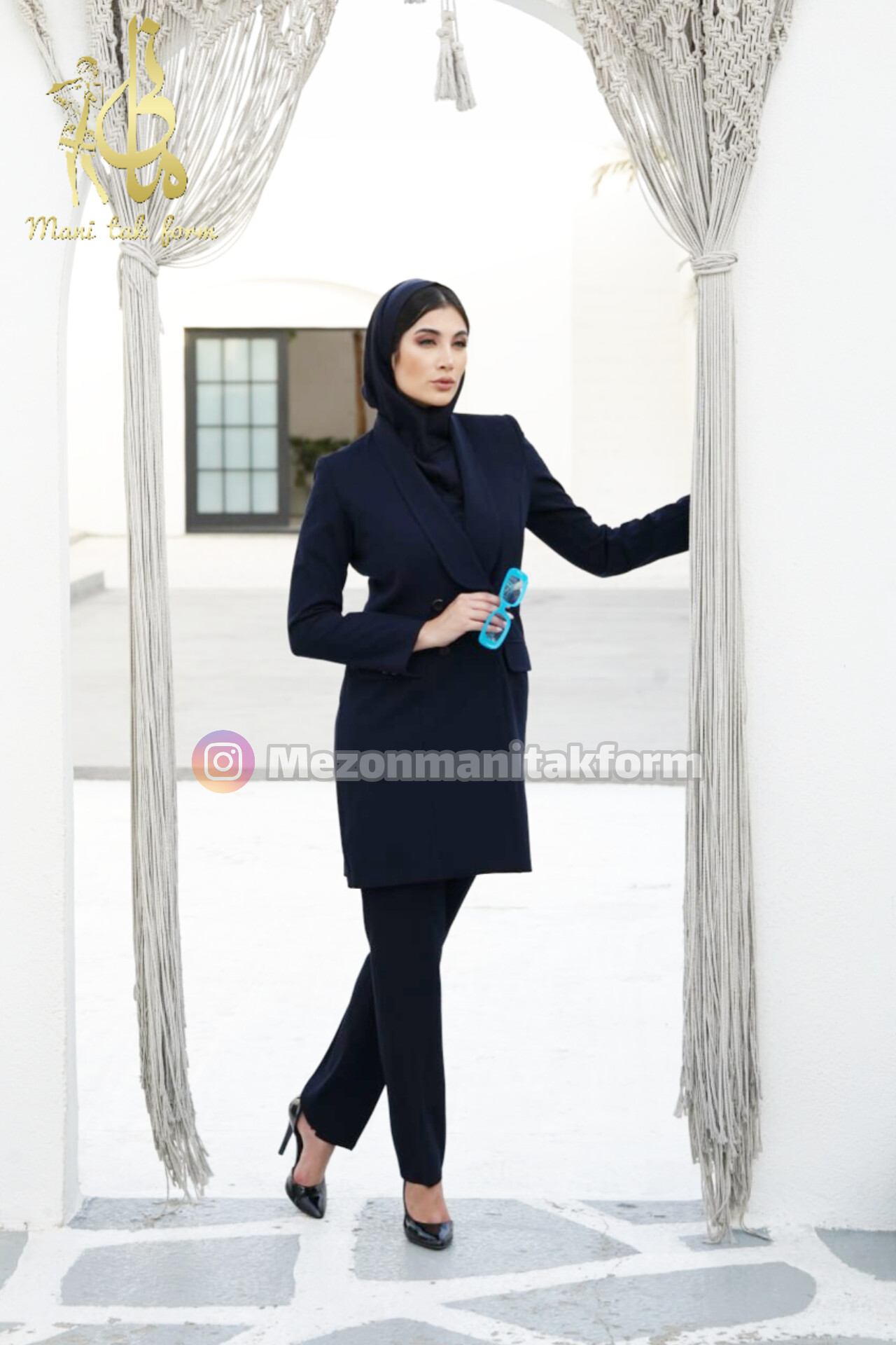    مانتو شلوار اداری مدل مانیا کد 6071 پارچه نخی بزیاق ترک. رنگبندی : مشکی و سورمه ای. طوسی. نسکافه ای رنگ دلخواه سایزبندی 36 - 46  قد مانتو : 90 در تمام سایزها در صورت سفارش عمده و تیراژ آماده میشود 