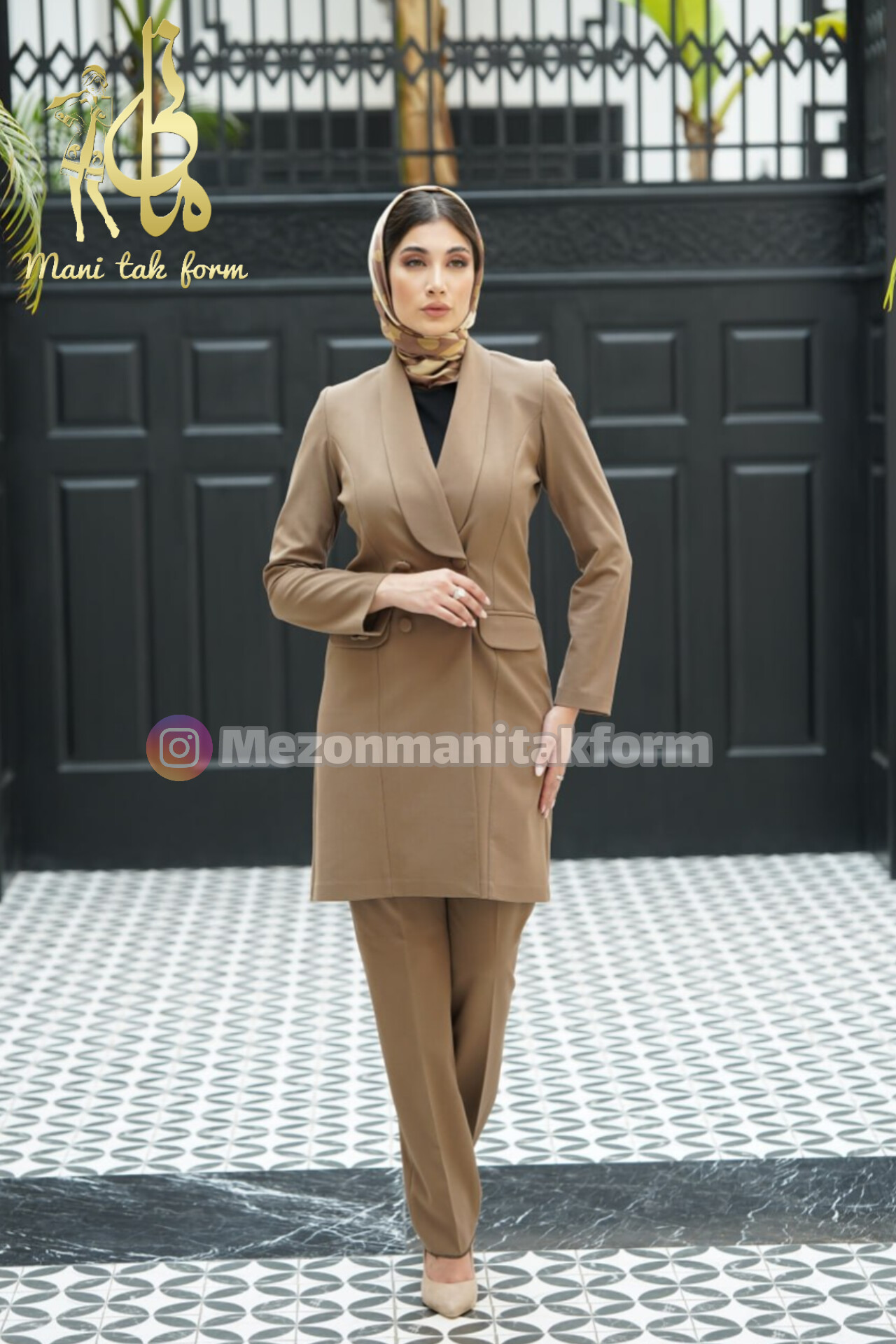    مانتو شلوار اداری مدل مانیا کد 6071 پارچه نخی بزیاق ترک. رنگبندی : مشکی و سورمه ای. طوسی. نسکافه ای رنگ دلخواه سایزبندی 36 - 46  قد مانتو : 90 در تمام سایزها در صورت سفارش عمده و تیراژ آماده میشود 