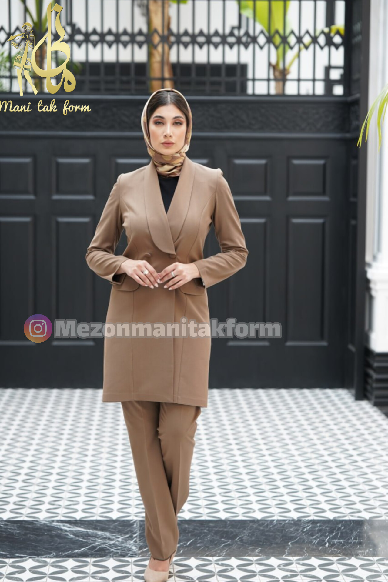    مانتو شلوار اداری مدل مانیا کد 6071 پارچه نخی بزیاق ترک. رنگبندی : مشکی و سورمه ای. طوسی. نسکافه ای رنگ دلخواه سایزبندی 36 - 46  قد مانتو : 90 در تمام سایزها در صورت سفارش عمده و تیراژ آماده میشود 