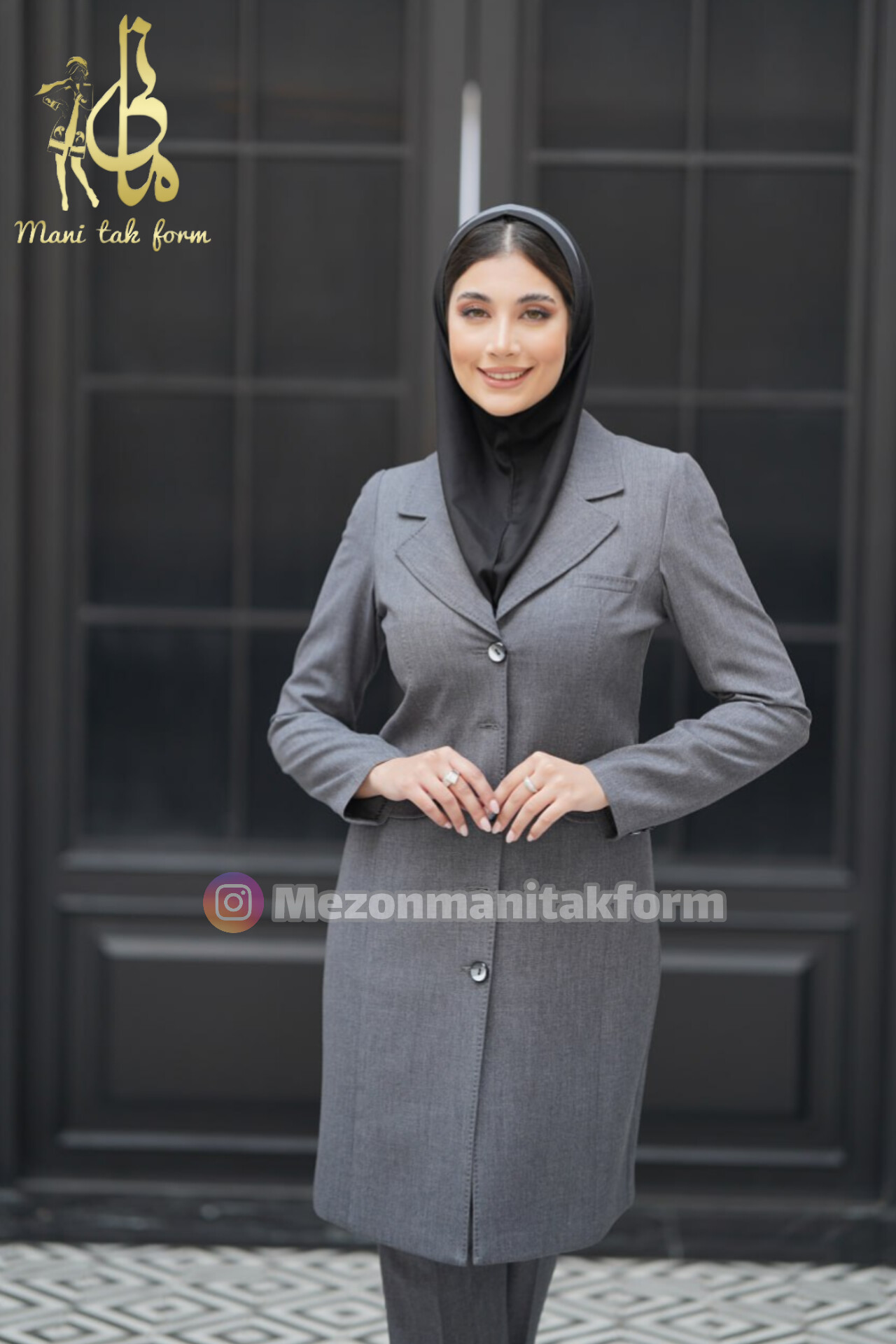    مانتو شلوار اداری مدل یقه انگلیسی 3021  پارچه نخی بزیاق ترک. رنگبندی : مشکی و سورمه ای. آبی. نوک مدادی رنگ دلخواه سایزبندی 36 - 46  قد مانتو : 98 در تمام سایزها در صورت سفارش عمده و تیراژ آماده میشود 