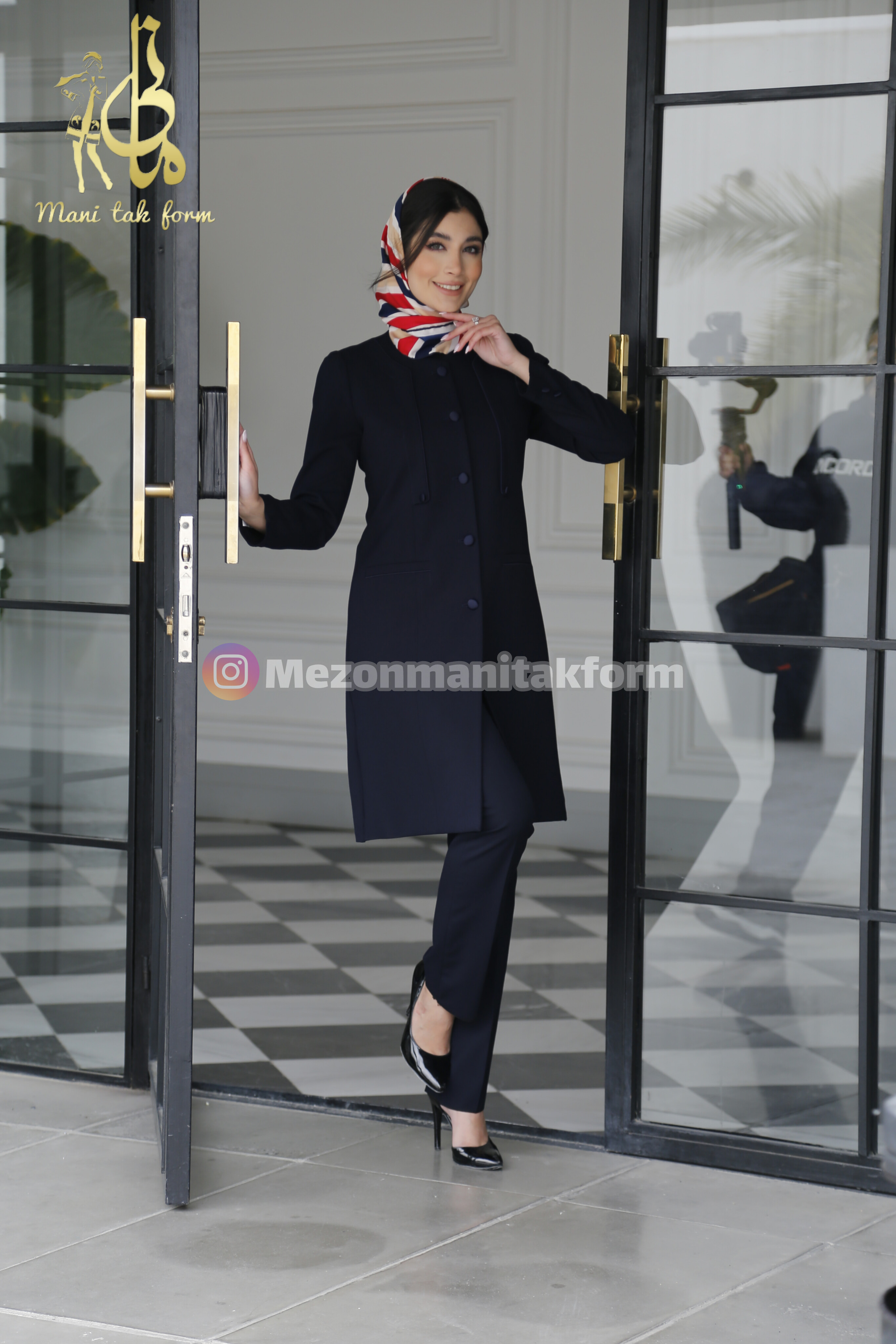      مانتو شلوار اداری مدل  دریا کد 2031  پارچه نخی بزیاق ترک. رنگبندی : مشکی و سورمه ای. طوسی.  آبی  رنگ دلخواه  سایزبندی 36 - 46  قد مانتو : 98 در تمام سایزها در صورت سفارش عمده و تیراژ آماده میشود 